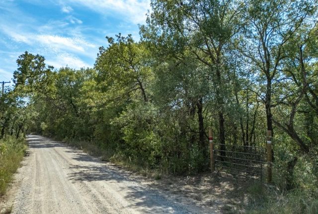 2102 Willow Point Road, Jacksboro, TX 76458