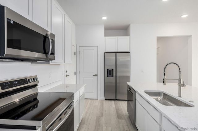 6153 N Ceylon Street 202, Aurora, CO 80019
