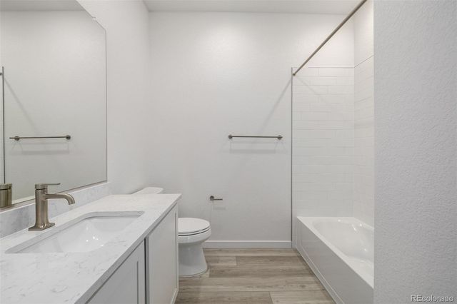 6153 N Ceylon Street 202, Aurora, CO 80019