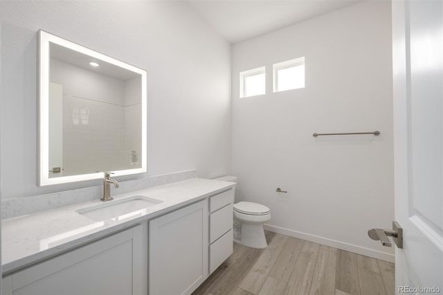 6153 N Ceylon Street 202, Aurora, CO 80019