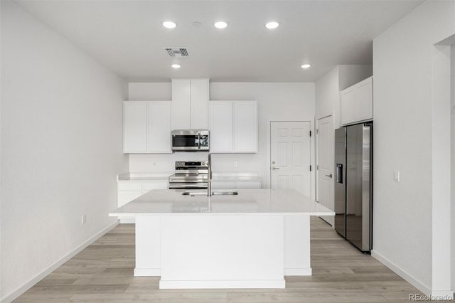 6153 N Ceylon Street 202, Aurora, CO 80019