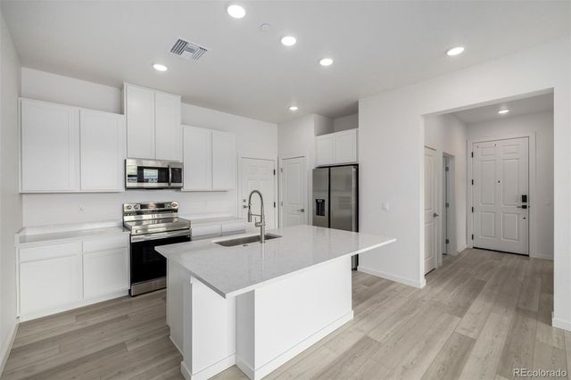 6153 N Ceylon Street 202, Aurora, CO 80019