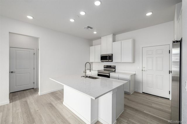 6153 N Ceylon Street 202, Aurora, CO 80019