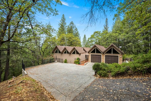 1942 Blue Bell Ct, Cool, CA 95614