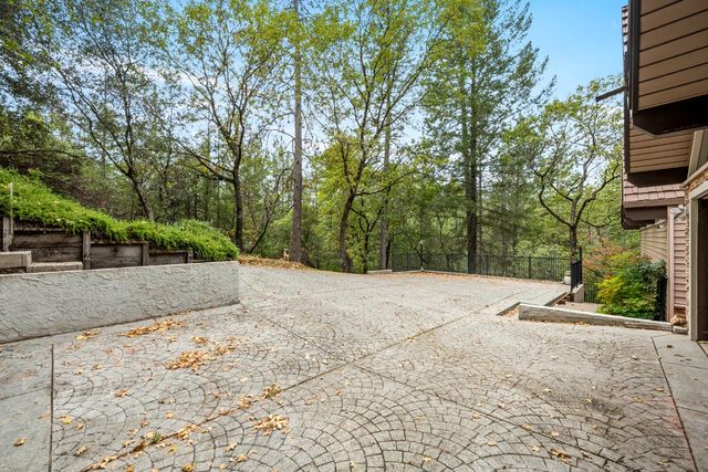 1942 Blue Bell Ct, Cool, CA 95614