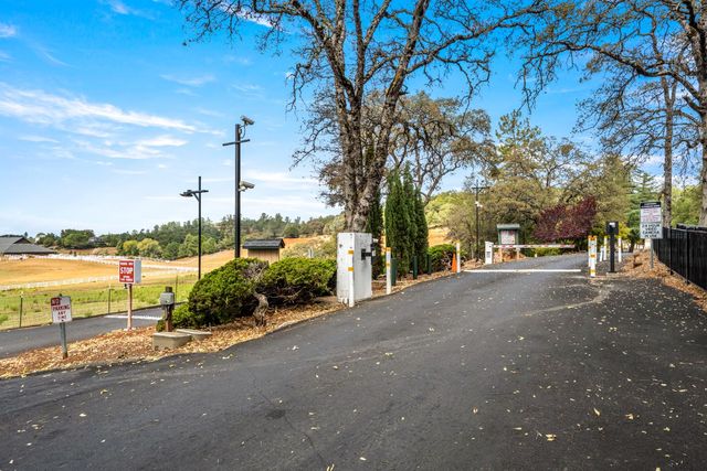 1942 Blue Bell Ct, Cool, CA 95614