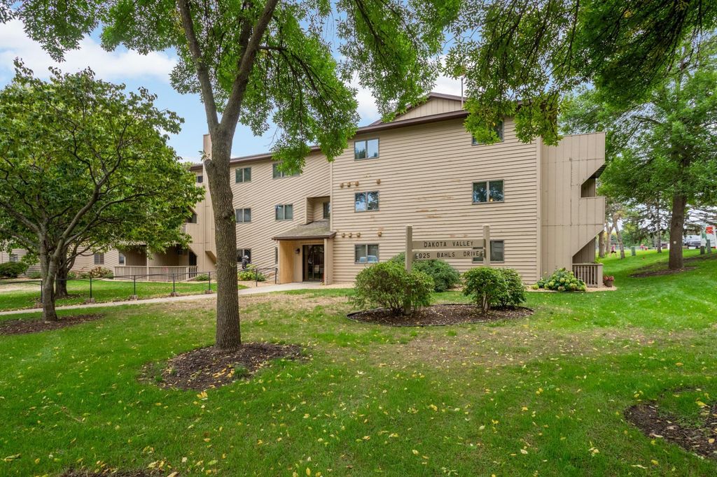 925 Bahls Drive 307, Hastings, MN 55033 — exterior