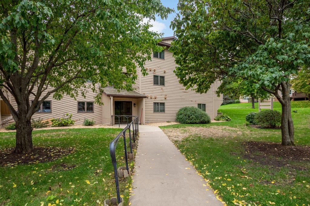 925 Bahls Drive 307, Hastings, MN 55033 — photo 2