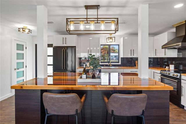 203 PARKWOOD LANE, Edgewater, FL 32132