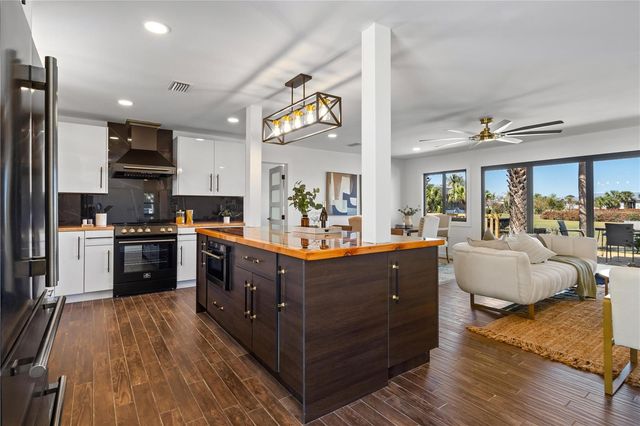 203 PARKWOOD LANE, Edgewater, FL 32132