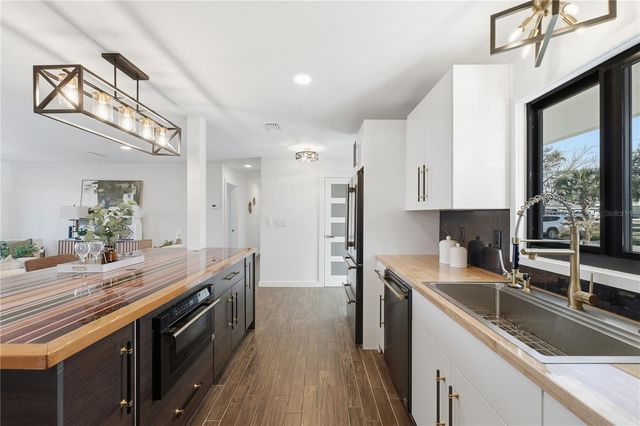 203 PARKWOOD LANE, Edgewater, FL 32132