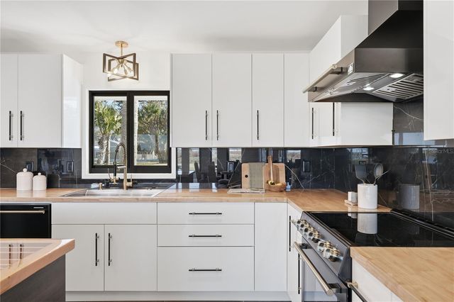 203 PARKWOOD LANE, Edgewater, FL 32132