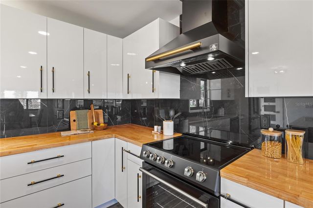 203 PARKWOOD LANE, Edgewater, FL 32132