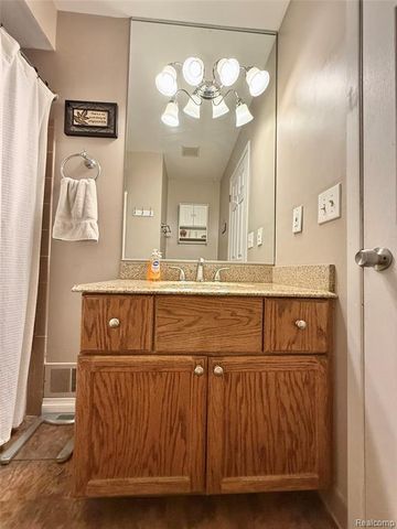 2033 Avonstoke Road, Rochester Hills, MI 48307