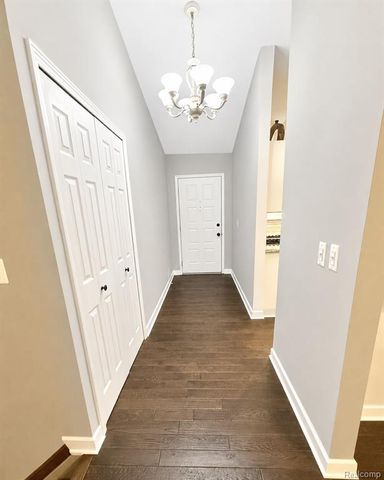 2033 Avonstoke Road, Rochester Hills, MI 48307