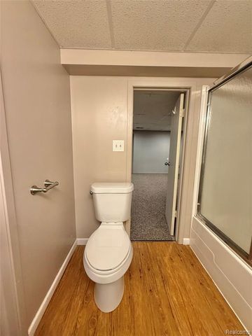 2033 Avonstoke Road, Rochester Hills, MI 48307