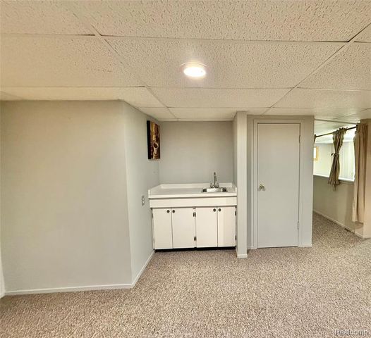 2033 Avonstoke Road, Rochester Hills, MI 48307
