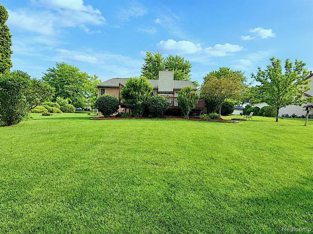 2033 Avonstoke Road, Rochester Hills, MI 48307
