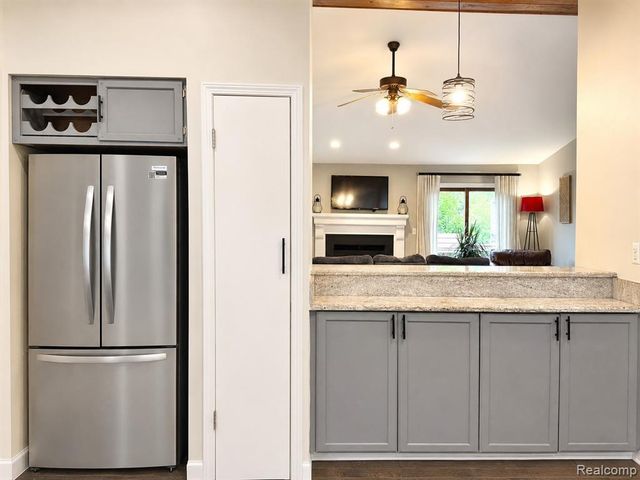2033 Avonstoke Road, Rochester Hills, MI 48307