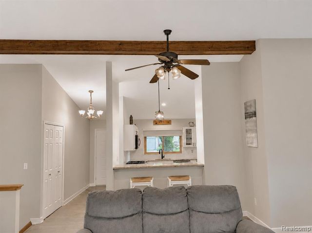 2033 Avonstoke Road, Rochester Hills, MI 48307