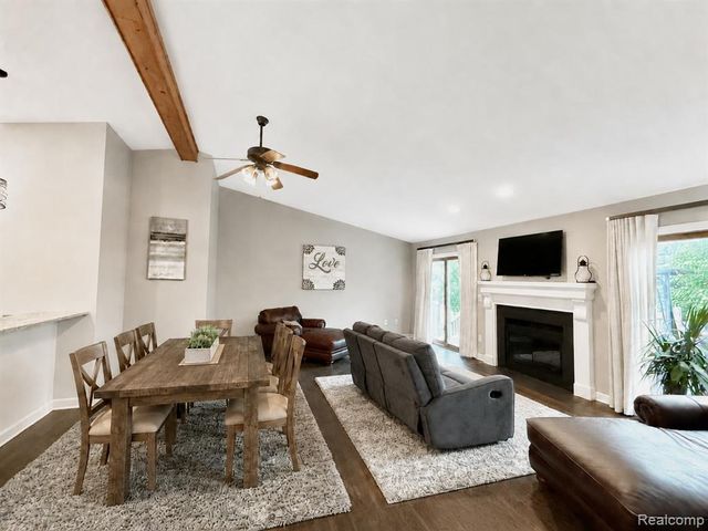 2033 Avonstoke Road, Rochester Hills, MI 48307