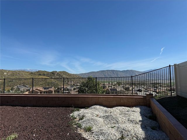 553 Chalakat Court, San Jacinto, CA 92582