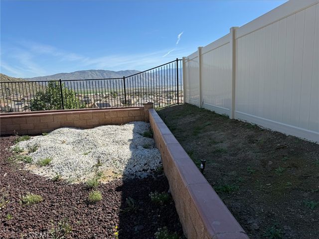 553 Chalakat Court, San Jacinto, CA 92582