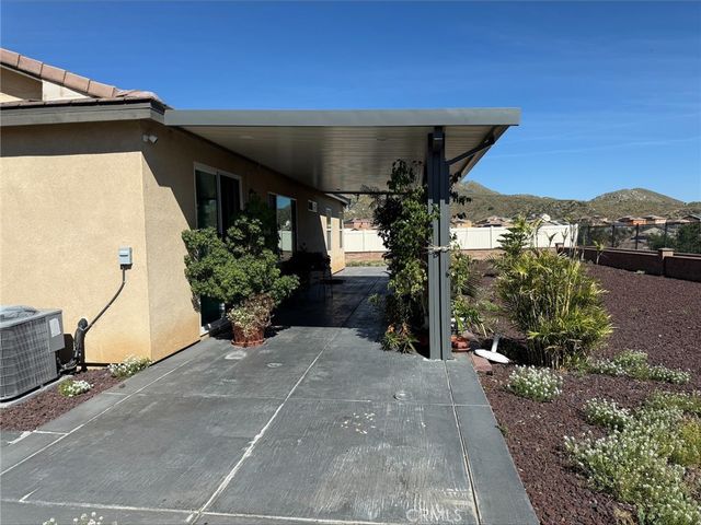 553 Chalakat Court, San Jacinto, CA 92582