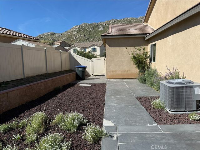 553 Chalakat Court, San Jacinto, CA 92582