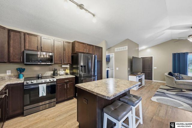 925 Scotts Creek Court, Hickman, NE 68372