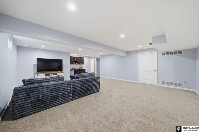 925 Scotts Creek Court, Hickman, NE 68372