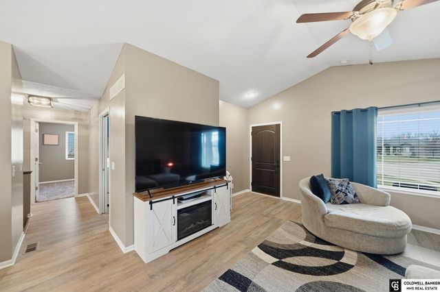 925 Scotts Creek Court, Hickman, NE 68372