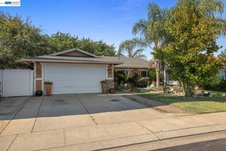 1427 Snyder St, Manteca, CA 95336