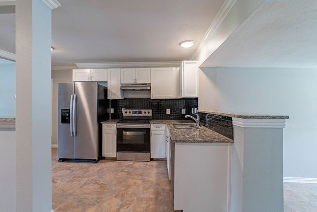 10033 Casa Oaks Drive, Dallas, TX 75228