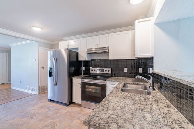 10033 Casa Oaks Drive, Dallas, TX 75228