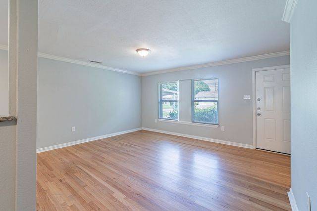 10033 Casa Oaks Drive, Dallas, TX 75228