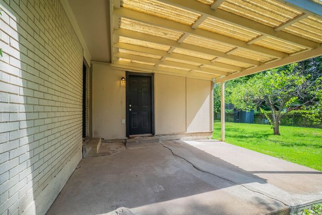 10033 Casa Oaks Drive, Dallas, TX 75228