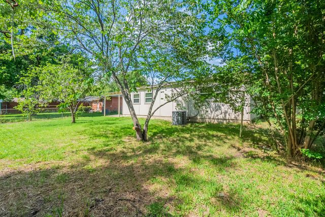 10033 Casa Oaks Drive, Dallas, TX 75228