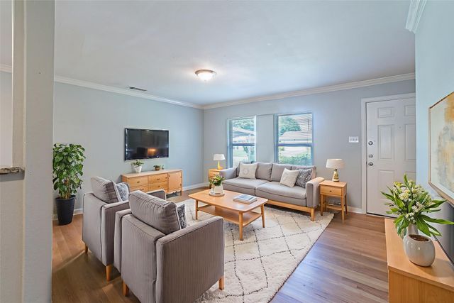 10033 Casa Oaks Drive, Dallas, TX 75228