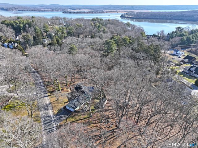 10 Cove Hill Road, Essex, CT 06426