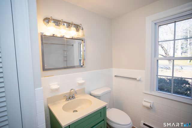 10 Cove Hill Road, Essex, CT 06426