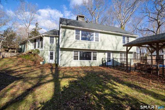 10 Cove Hill Road, Essex, CT 06426