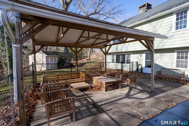 10 Cove Hill Road, Essex, CT 06426