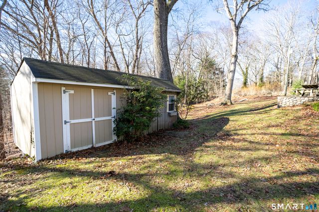 10 Cove Hill Road, Essex, CT 06426