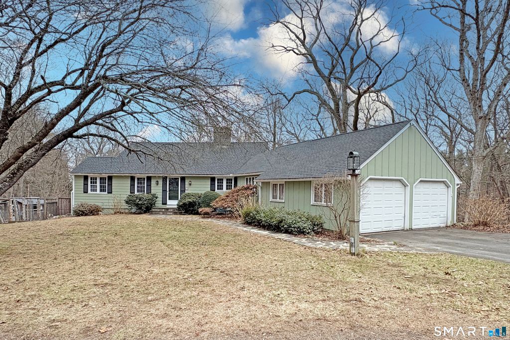 10 Cove Hill Road, Essex, CT 06426