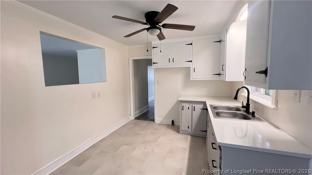 212 Peachtree Street, Red Springs, NC 28377 — photo 3
