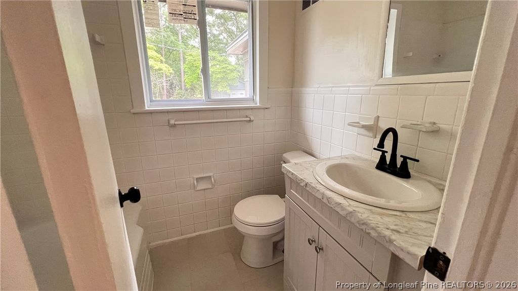 212 Peachtree Street, Red Springs, NC 28377 — photo 8