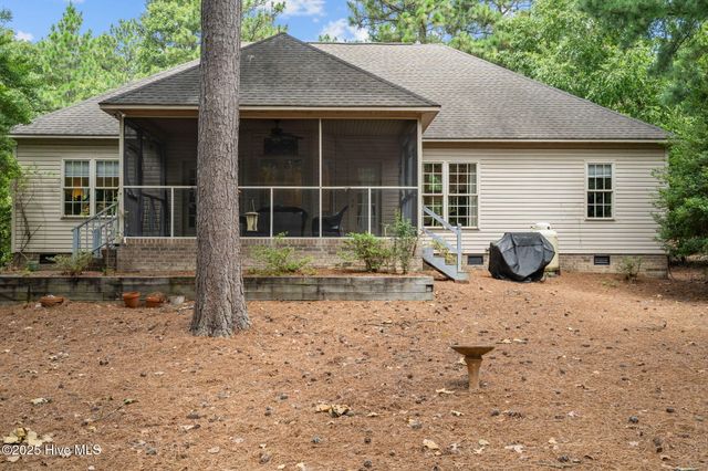 143 Longleaf Drive, West End, NC 27376