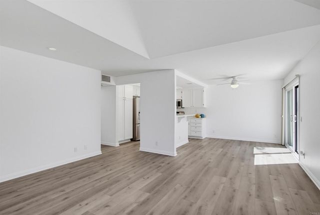 11835 Caminito Ronaldo 114, San Diego, CA 92128
