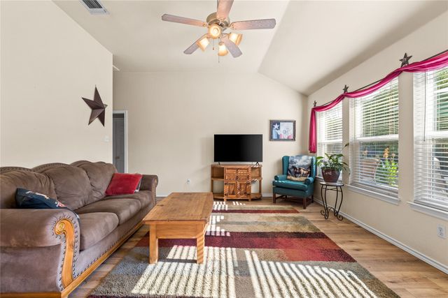 122 Cynthia Lane, Weatherford, TX 76087